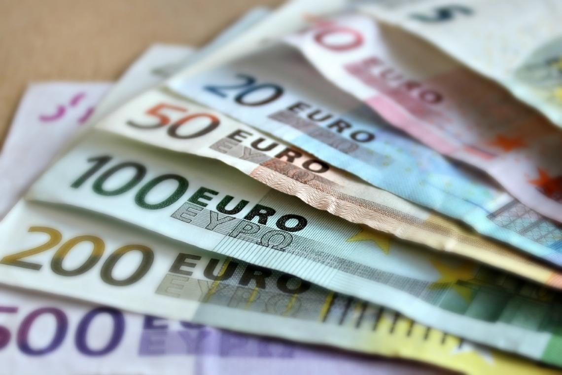 Vlada in sindikati javnega sektorja o usklajevanju vrednosti plačnih razredov in regresa