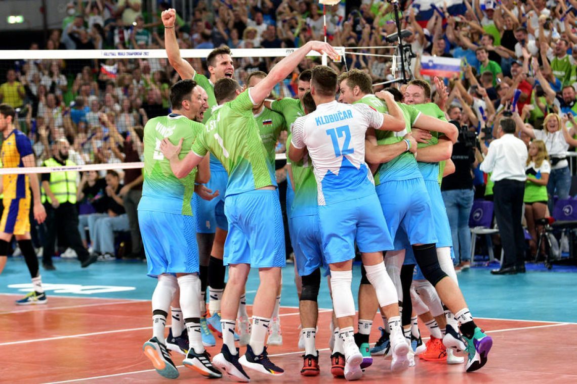 Slovenskim odbojkarjem večerni termin za finale
