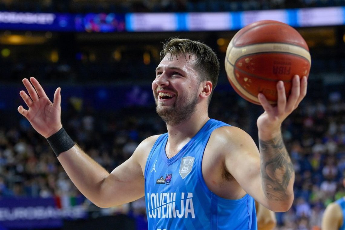 Dončić blestel s trojnim dvojčkom, tudi Dragić do zmage