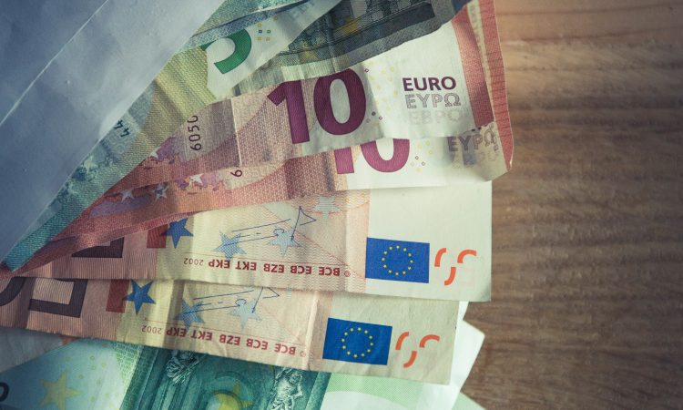 Proračun v prvih dveh mesecih s 108 milijonov evrov presežka