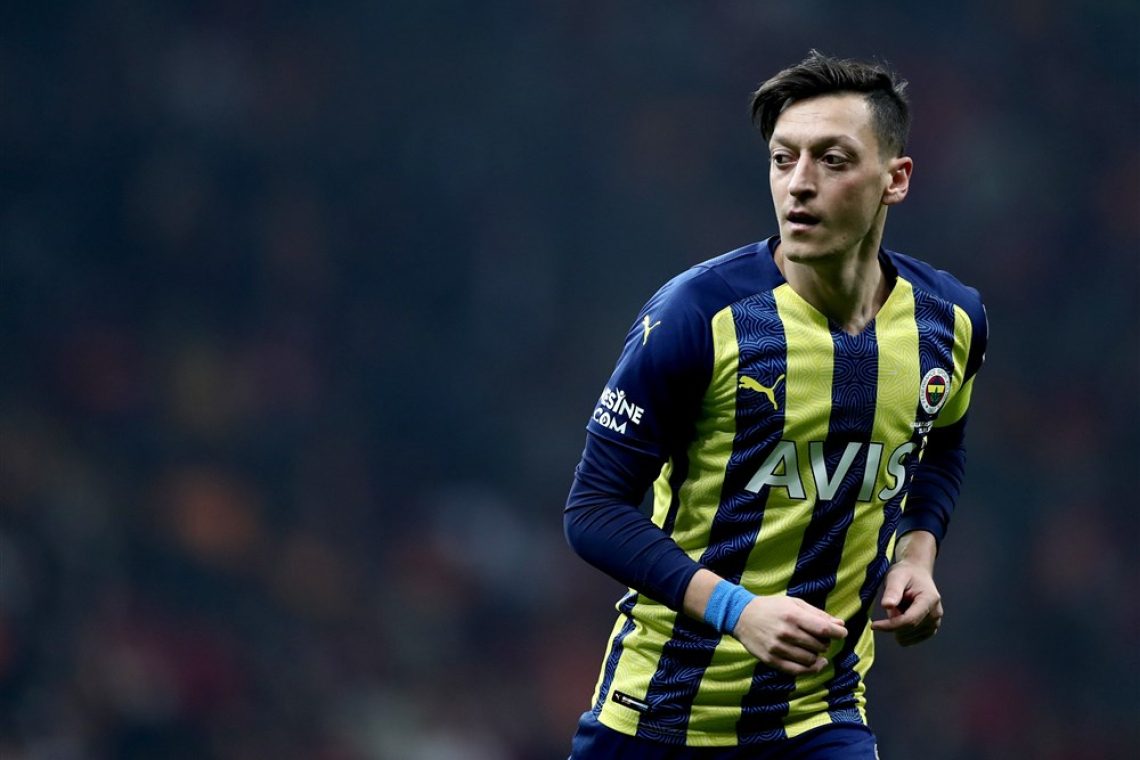 Mesut Özil končal kariero