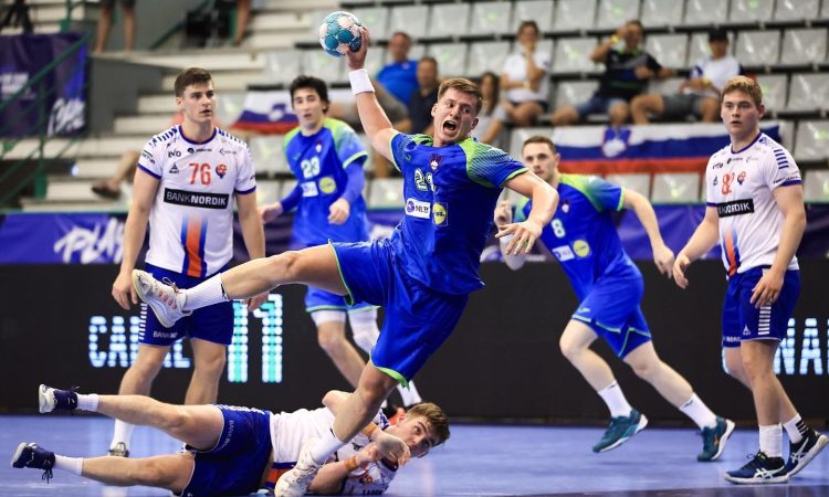 Rokometaši do 21 let SP začeli z visoko zmago nad Grenlandijo 