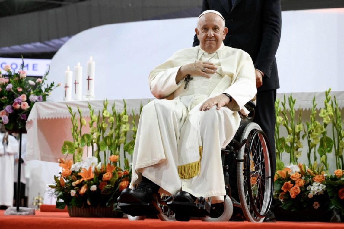 Papež v Mongoliji pozval k harmoniji med verami