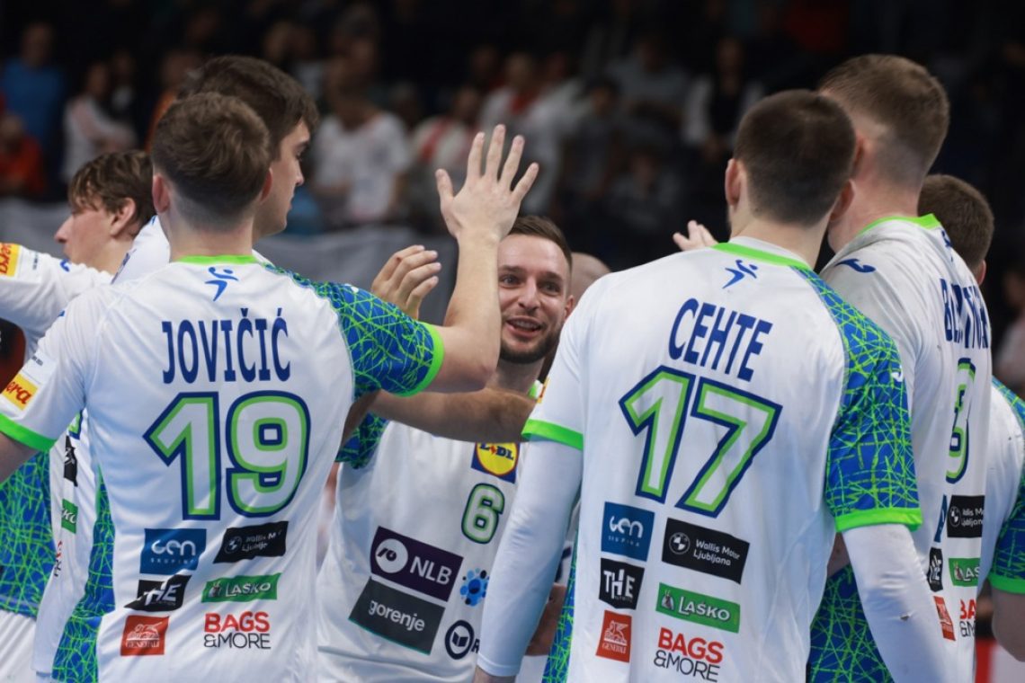 Slovenci po visoki zmagi proti Poljakom že skoraj v drugem delu