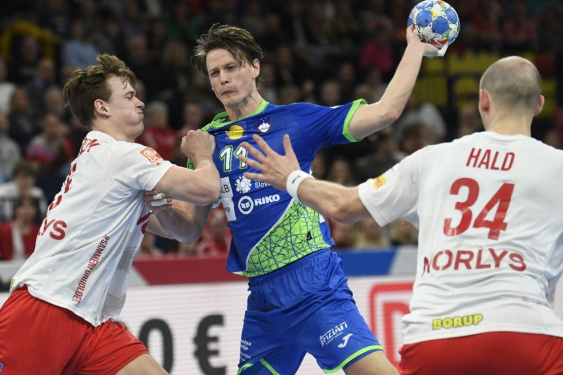 Slovenska reprezentanca po zmagi proti Dancem v Köln