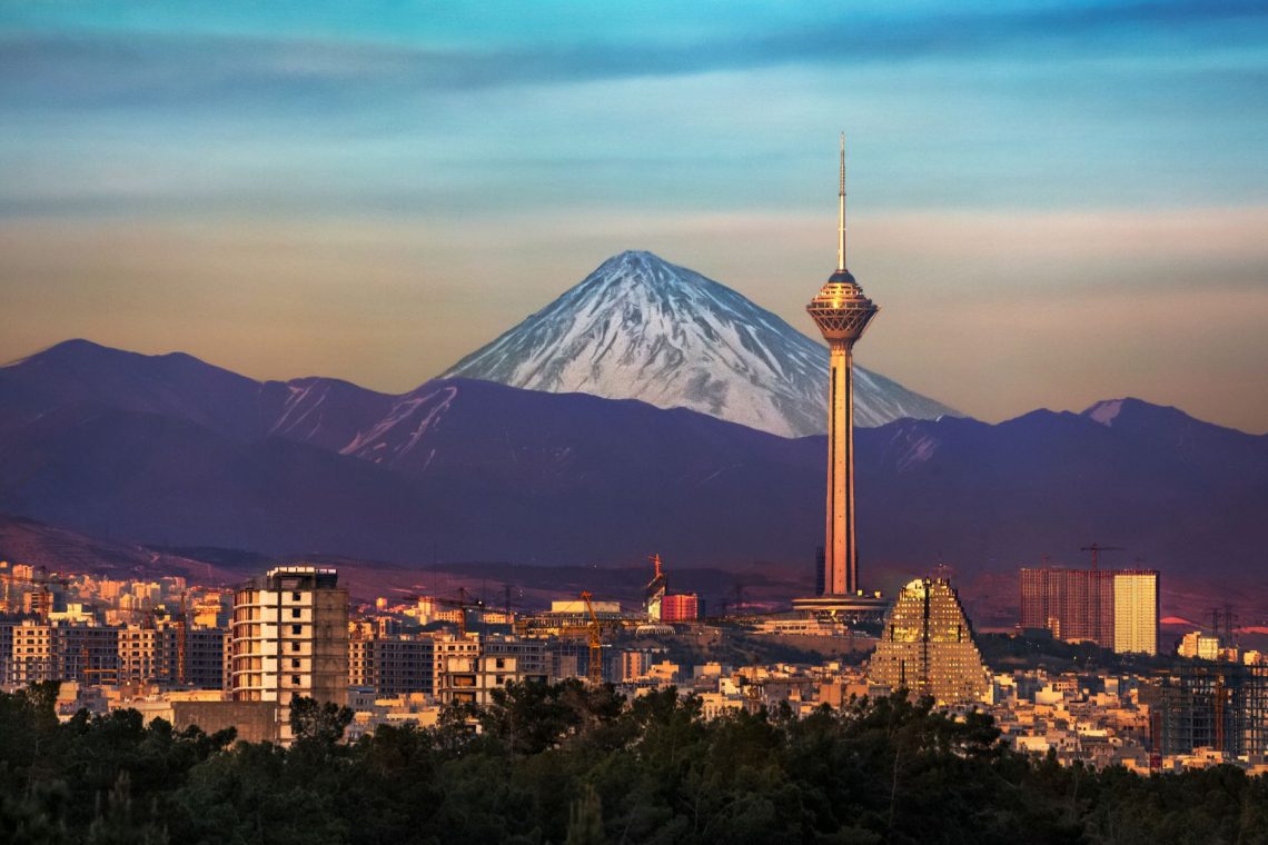 Zunanje ministrstvo odsvetuje vsa potovanja v Iran