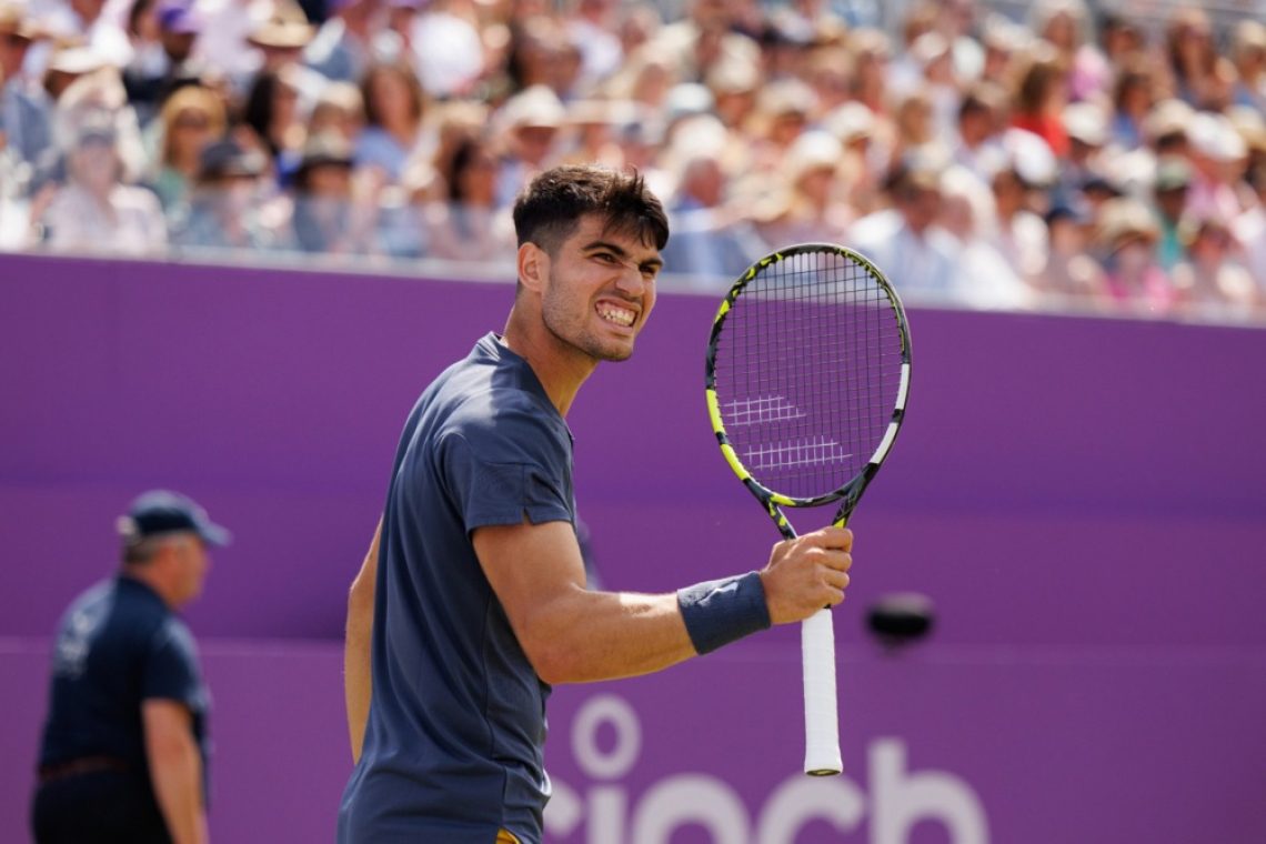 Alcaraz presenetljivo izpadel v osmini finala Queensa
