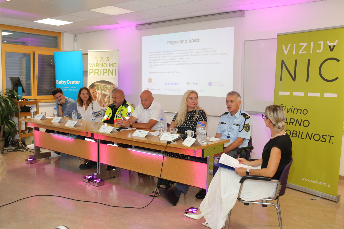 Strokovnjaki pozivajo k uporabi otroških sedežev: 1, 2, 3, varno me pripni!