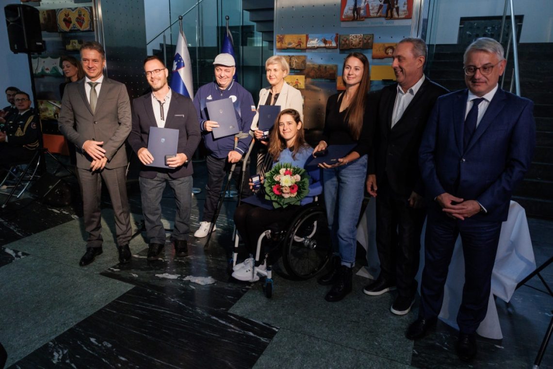  Golob počastil slovenske parašportnike ob svečani podelitvi nagrad za medalje na paralimpijskih igrah v Parizu