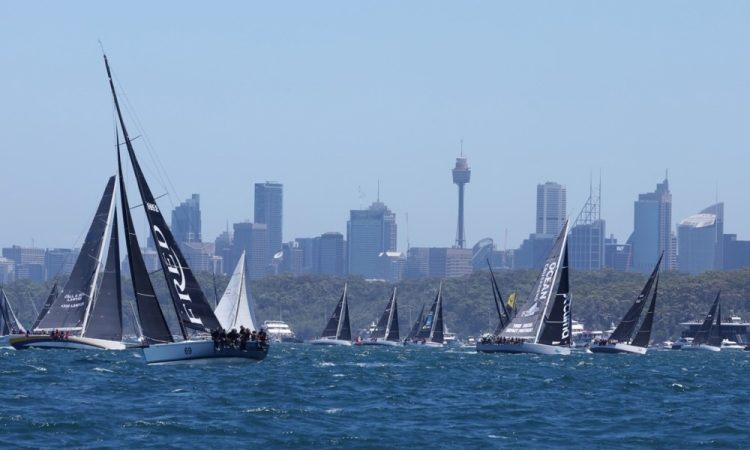 Dva jadralca umrla na sloviti regati Sydney - Hobart