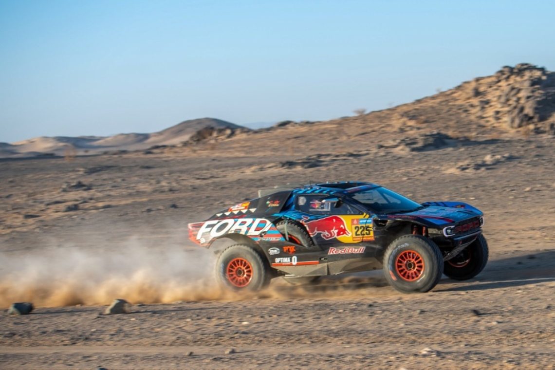 Sainz odstopil na Dakarju