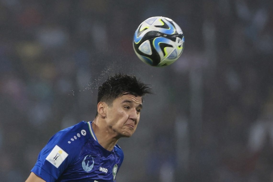 Uzbekistanec Abdukodir Husanov podpisal za Manchester City
