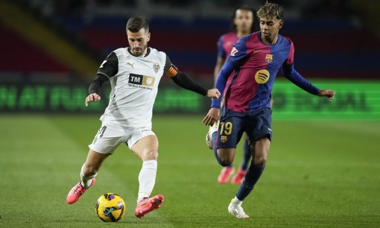 Barcelona odpihnila Valencio in se približala Atleticu