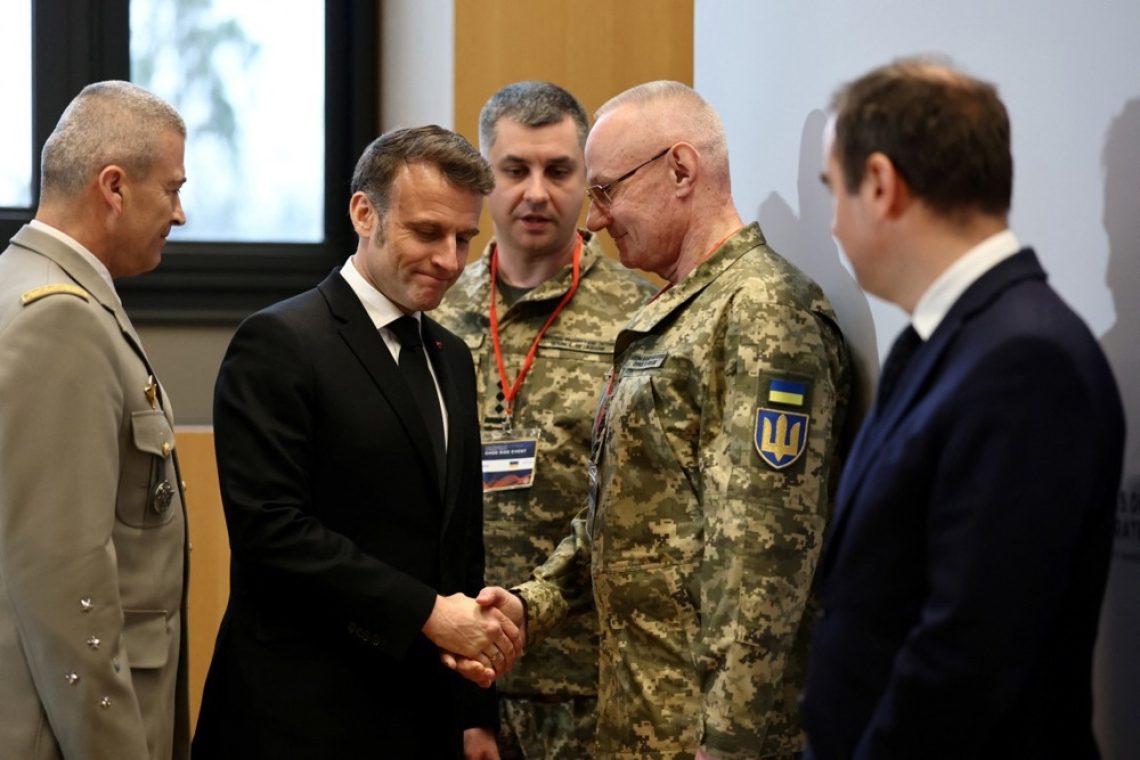 Macron pozval k pripravi varnostnih jamstev za Ukrajino