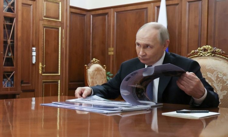 Trump zagrozil z novimi carinami Rusiji in napovedal ukrepanje proti Iranu