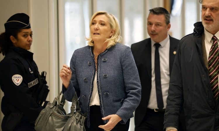 Le Pen obsojena na štiri leta zapora in prepoved kandidiranja