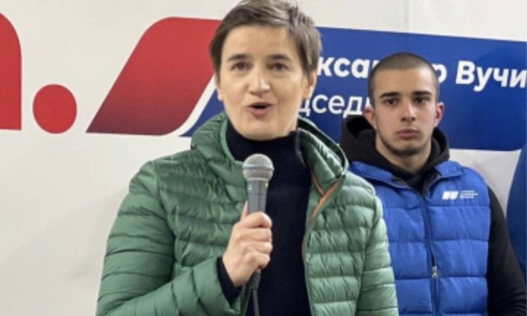 V Beogradu se je na plenum študentov pretihotapil študent brez opravljenih izpitov ter dogajanje prenašal na provladni televiziji Informer
