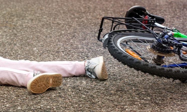 V Brežicah huje poškodovana 74-letna voznica električnega kolesa