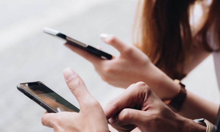 Goljufi znova napadajo prek SMS sporočil z izgovorom o novi številki