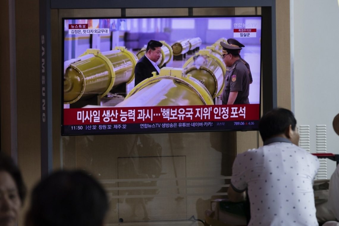 Kim Jong Un s simbolnim obiskom v Pekingu znova išče globalni vpliv