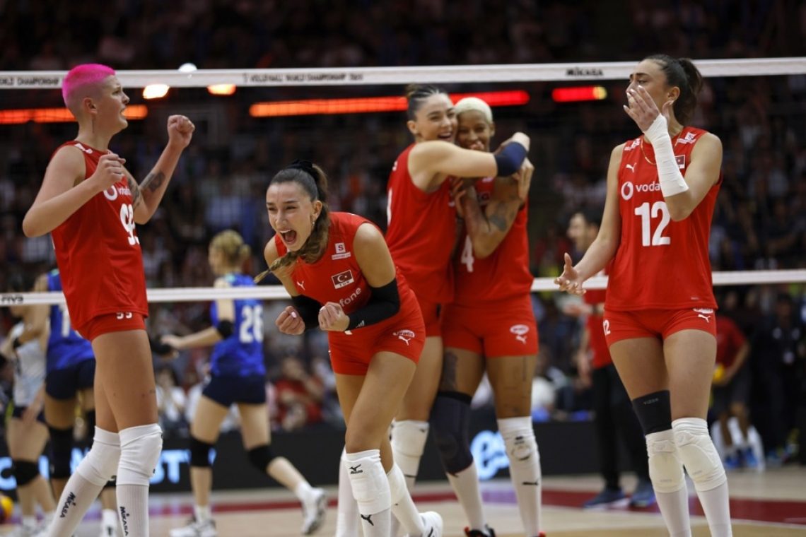 Turkinje prve finalistke SP v odbojki