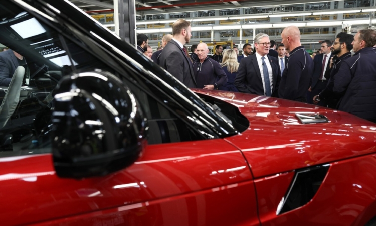 Po hekerskem napadu britanska vlada z milijardnim jamstvom za Jaguar Land Rover