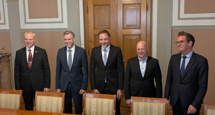 Dogovor o rekordni povprečnini za leti 2026 in 2027 podpisan z vsemi združenji občin