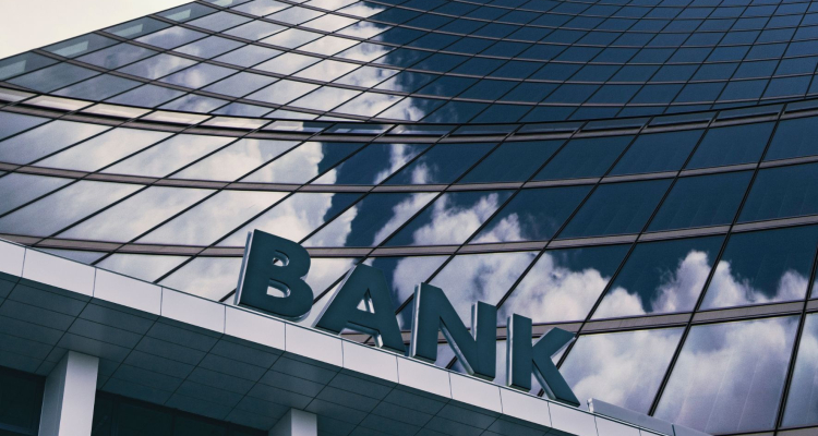 Kako razumljivi so bančni ceniki? Primerjalni pregled razkriva veliko razlik