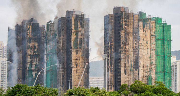 Najhujši požar v Hongkongu v več kot šestih desetletjih zahteval najmanj 44 življenj