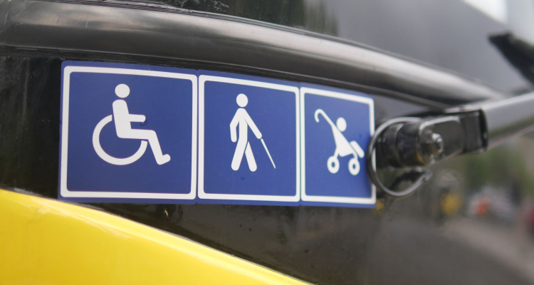 Zagovornik vložil tožbo zaradi nedostopnih avtobusov za ljudi z invalidnostmi