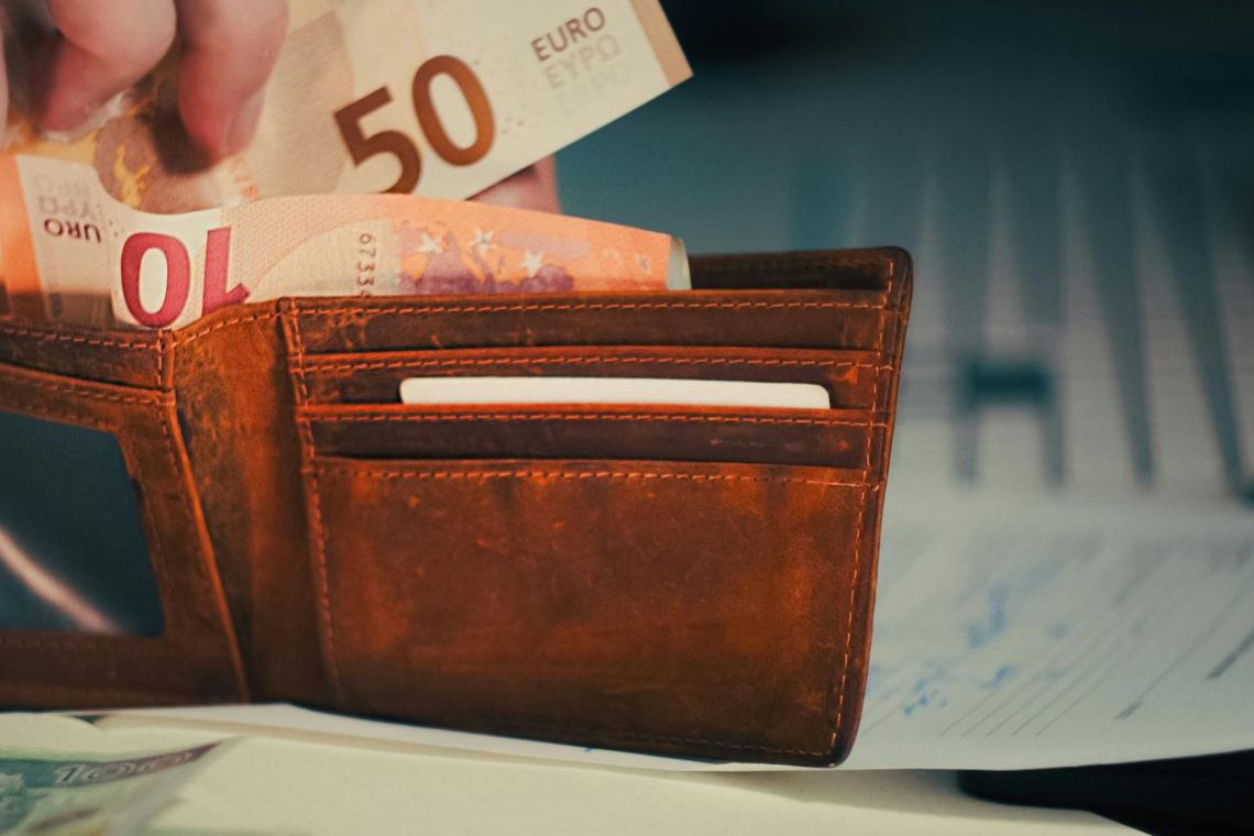 Podjetja izpodbijajo zakon o božičnici na ustavnem sodišču