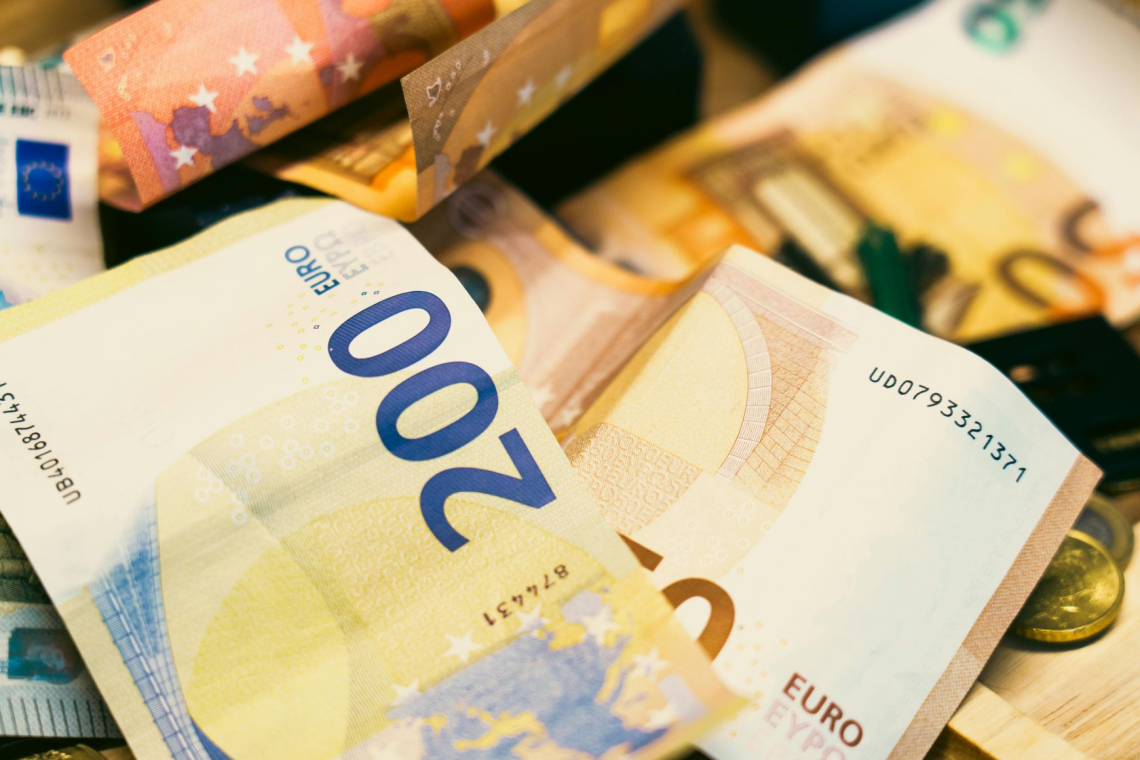 GZS ostro proti drastičnemu dvigu minimalne plače