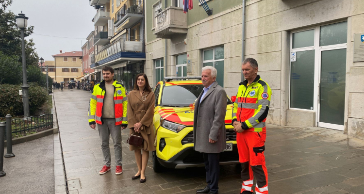 Urgentni zdravnik v Izoli odslej z novim hibridnim vozilom