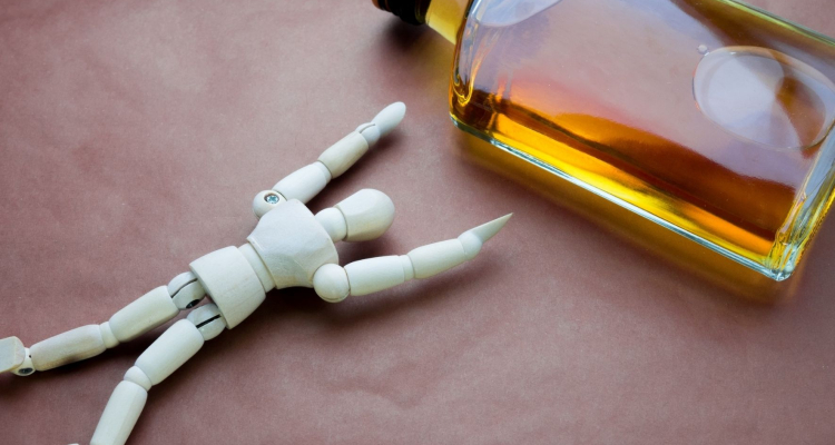 Zdravnik opozarja: alkohol briše spomine in spreminja možgane