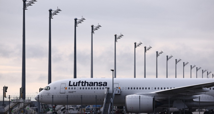 Lufthansa uvaja brezplačni internet Starlink na vseh letalih