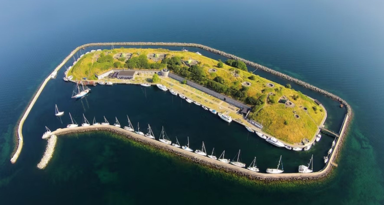 Danski umetni otok Flakfortet naprodaj za deset milijonov evrov