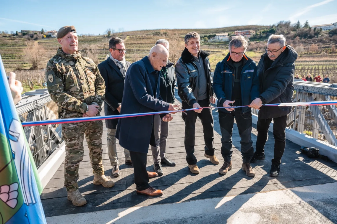 Med Snežečami in Vedrijanom odprli začasni most