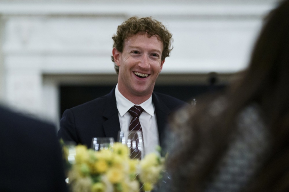 Zuckerberg napoveduje prihodnost brez mobilnih telefonov