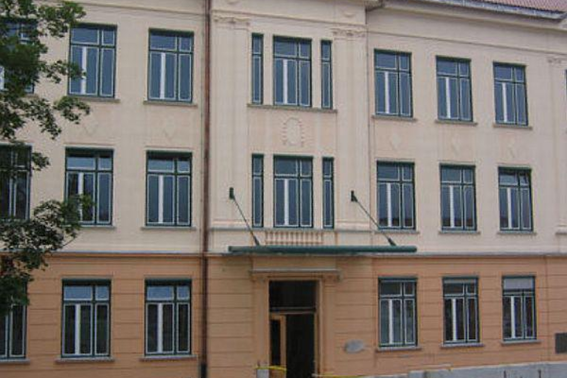 KPK ugotovila kršitev nasprotja interesov pri ravnatelju Gimnazije Moste