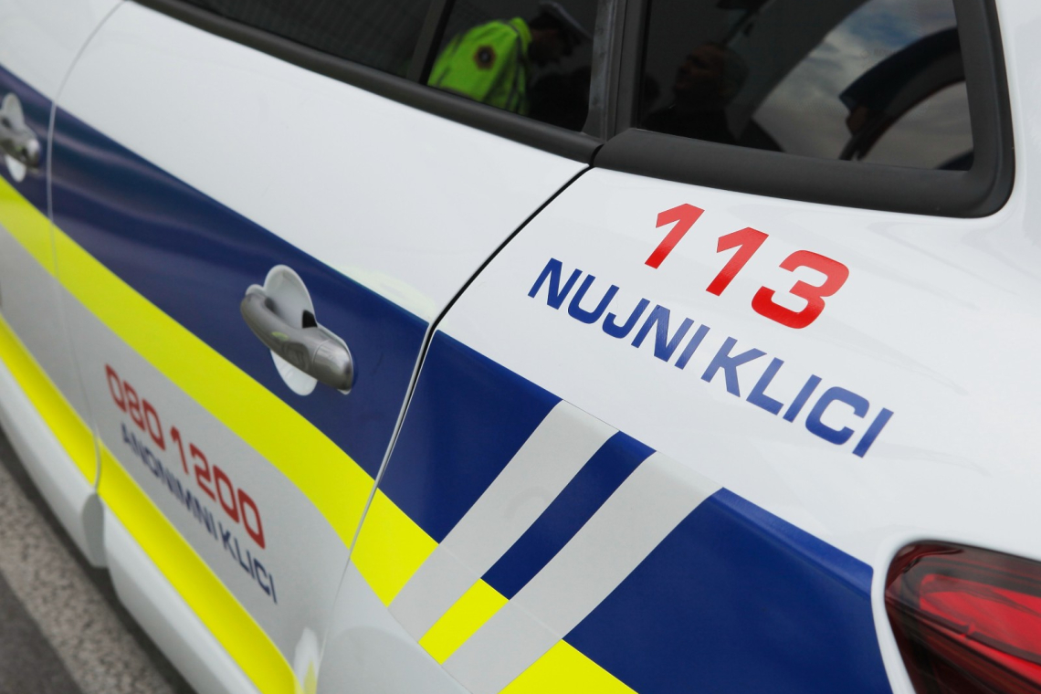 Več kršitev in požar zabojnika na Obali