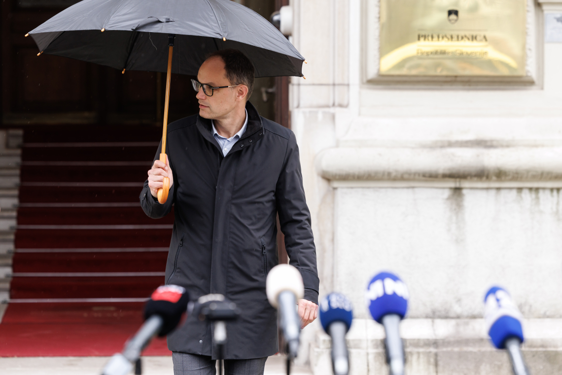 Demokratom vodenje mandatno-volilne komisije, Resni.ci podpredsedniško mesto