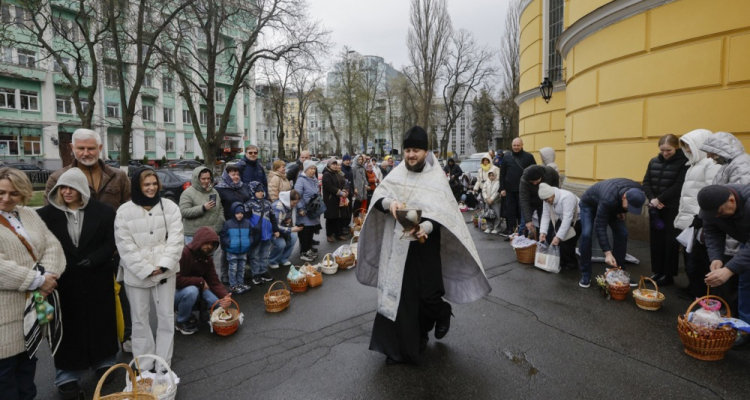 Pravoslavni verniki danes obeležujejo veliko noč
