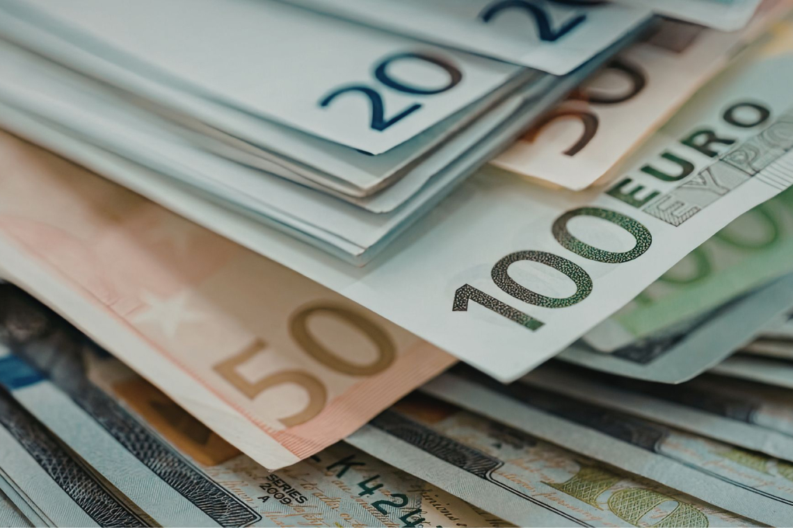Regresi v številnih panogah blizu 2800 evrov