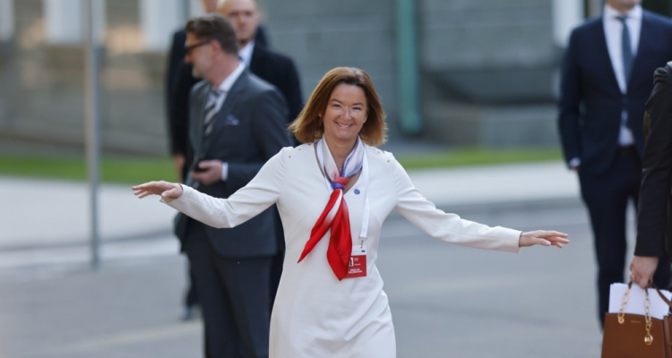 Fajon v Moldaviji za posebno sodišče za agresijo proti Ukrajini