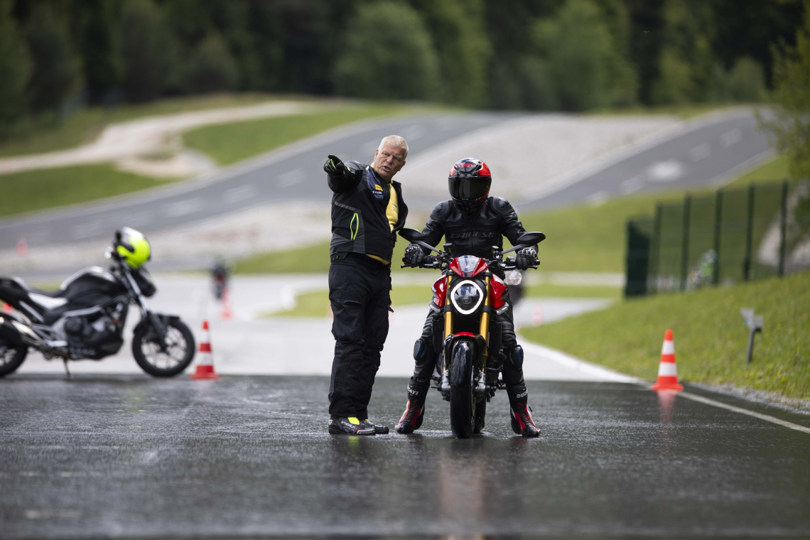 Na Vranskem skoraj 180 motoristov vadilo varno vožnjo